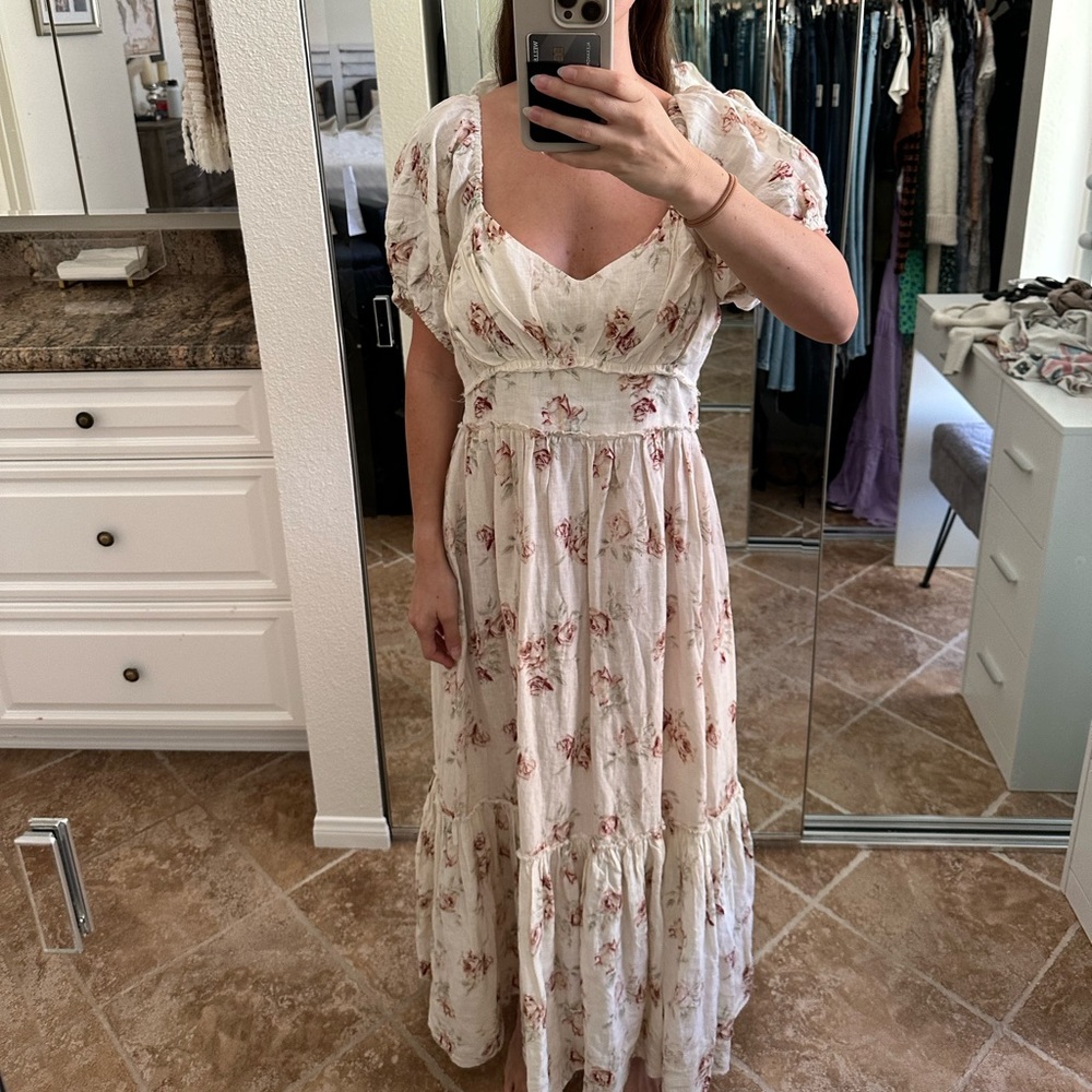 This dress is gorgeous, but it is too big for me :(